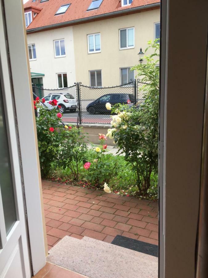 Terrasse Wohnungen Mit Parking In Zentrum Баден Екстериор снимка